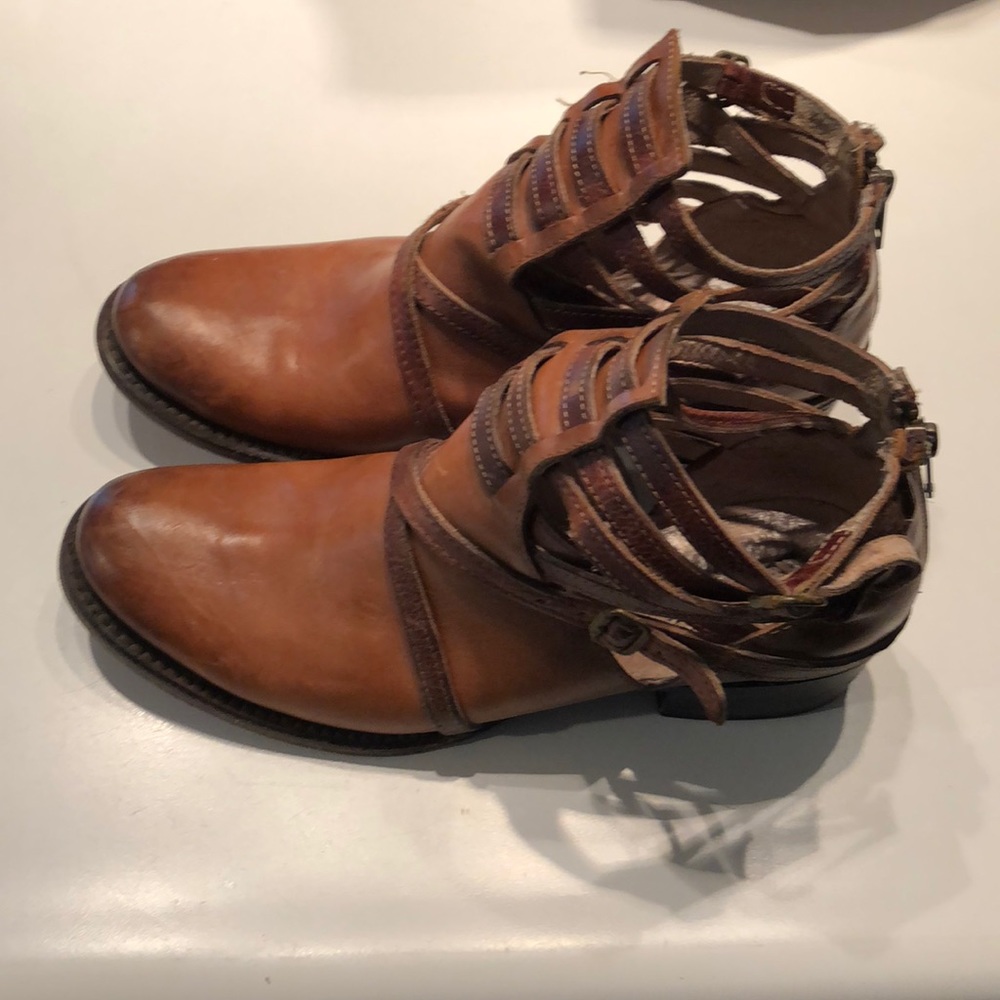Freebies brown booties